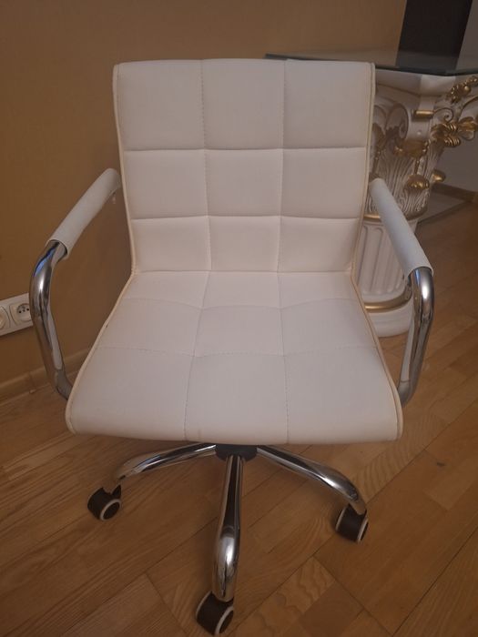 Fotel obracany biały