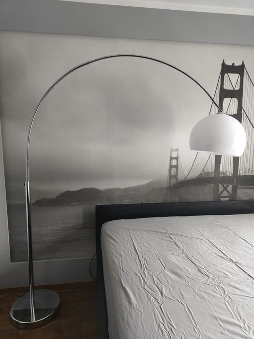 Lampa stojąca łukowa z kloszem