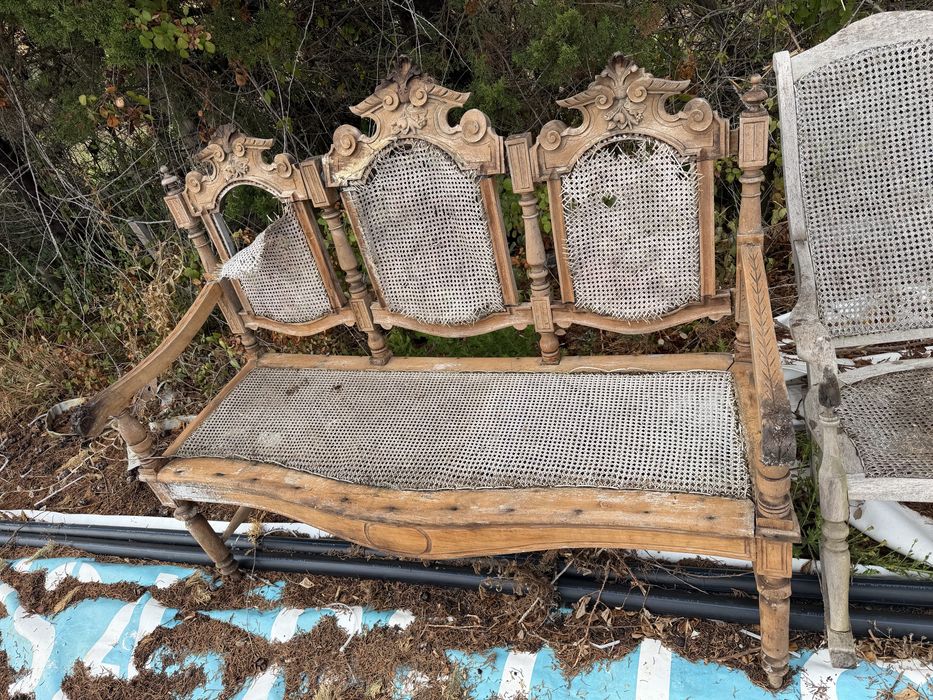 Cadeira e banco antigo para restauro