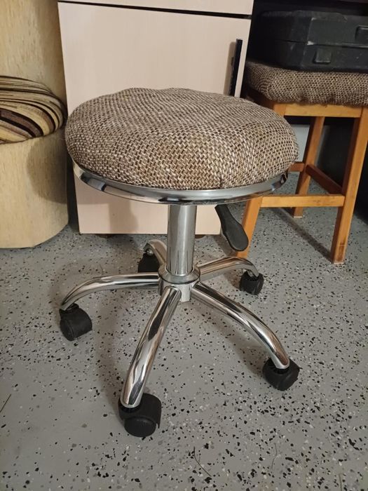 Stołek fryzjerski warsztatowy