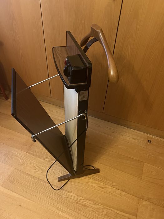 Cabide de pé para fatos