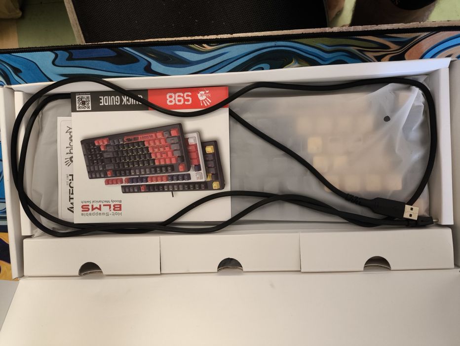 Продам ігрову клавіатуру Bloody S98 — майже нова