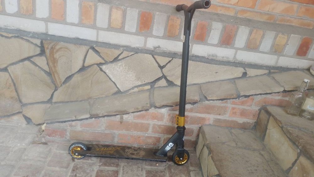 Продам трюковий самокат