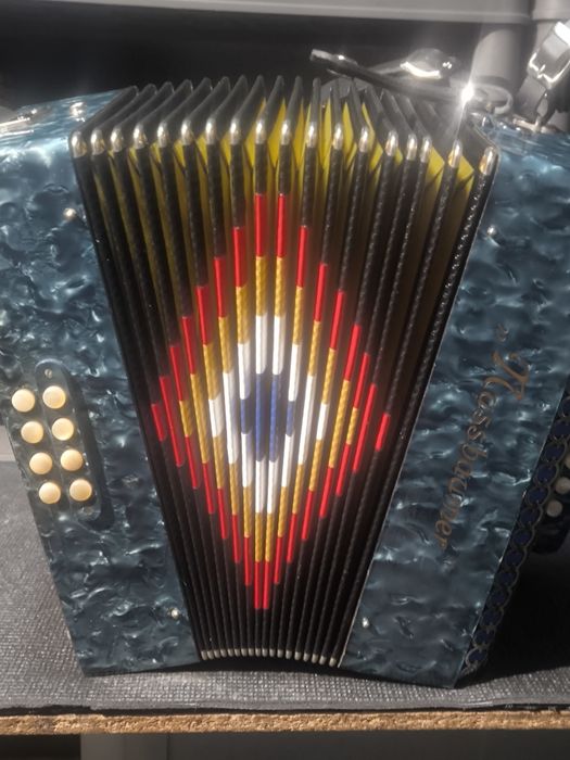 Vendo concertina nussbaumer está em fã