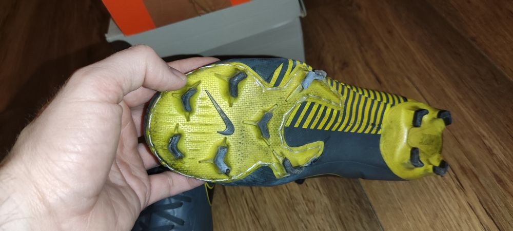 Uzywane korki pół profesjonalne Nike Mercurial Vapor 12 pro fg r. 40.5