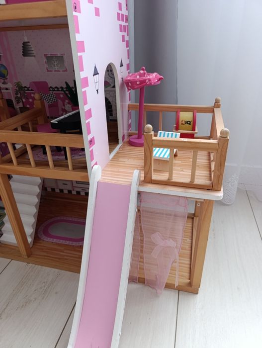 Domek dla lalek drewniany