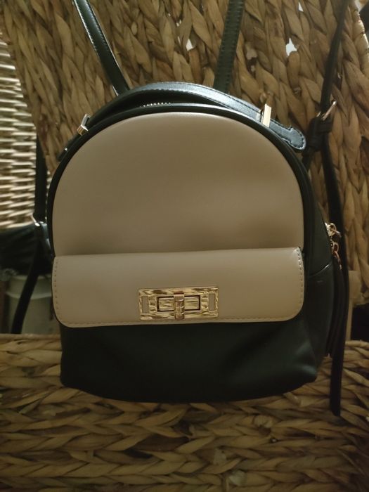 Plecaczek czarny z kieszonką