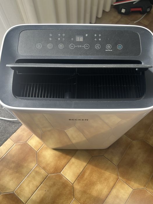 Ar Condicionado Portátil BECKEN BAC10172WH (24 m2 - 12000 BTUs - Branco)