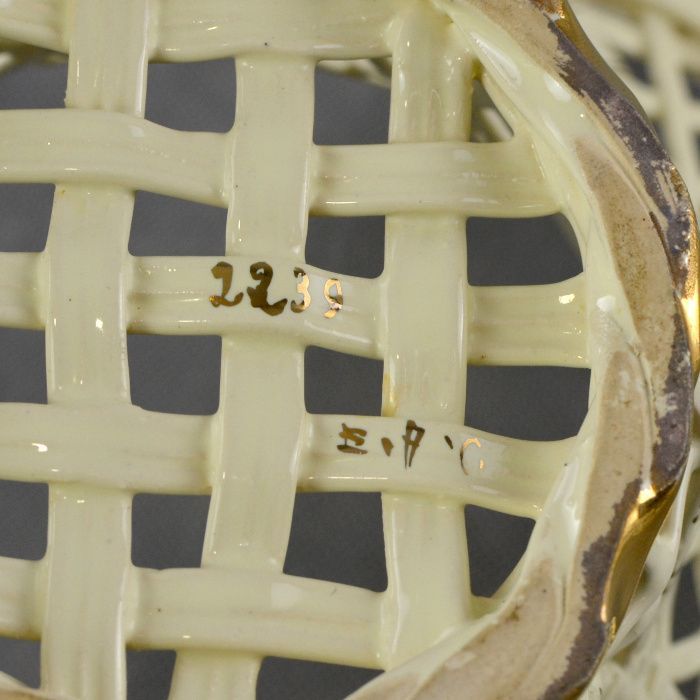 Cesta Vazada em Faiança Inglesa