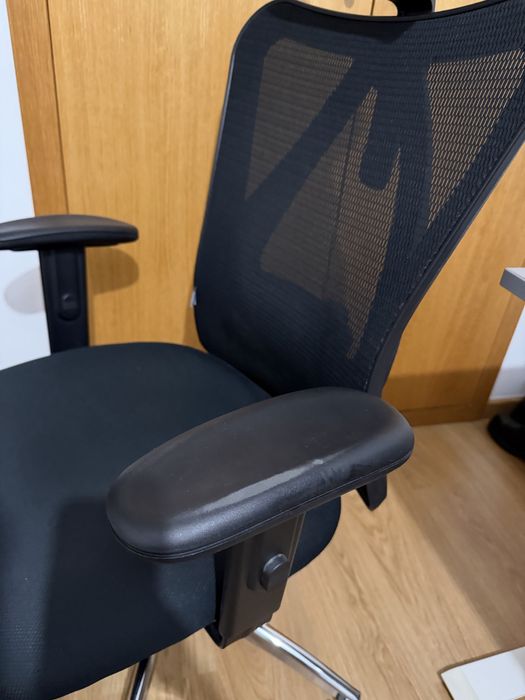 Cadeira ergonómica de escritorio preta (SIHOO)