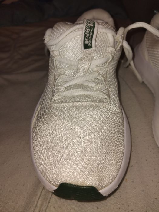 Buty sportowe i Under Armour Charged Surge 4