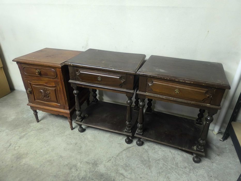 Mesinhas de cabeceira antigas