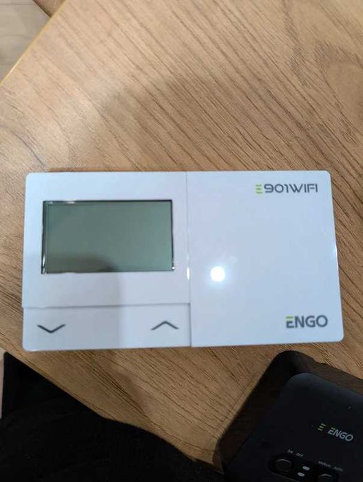 Regulator temepratury odbiornik WiFi ENGO bezprzewodowy natynkowy