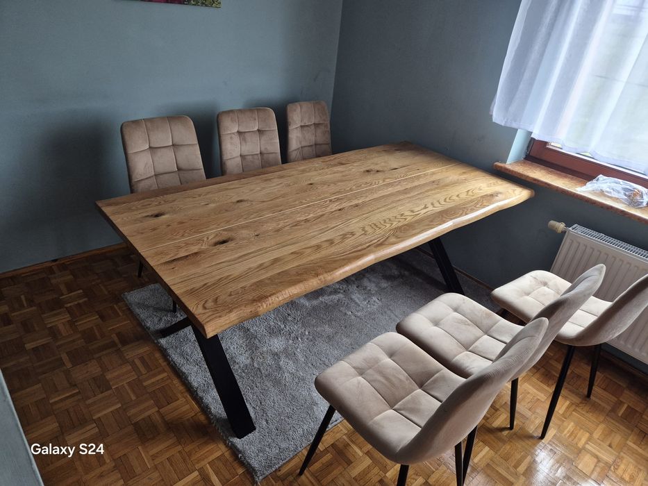 Sprzedam stół do salonu / kuchni