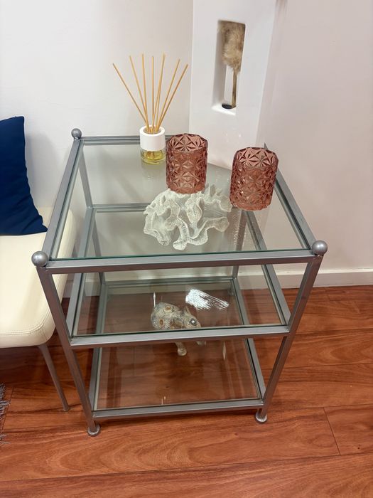Mesa de apoio vidro e metal prateado