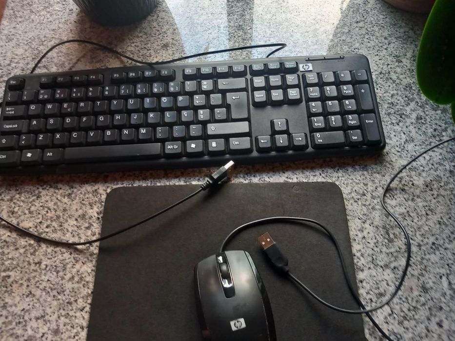 Computador secretária HP/teclado/rato