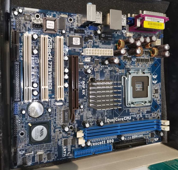 Vendo Motherboard ASRock 775VM800
