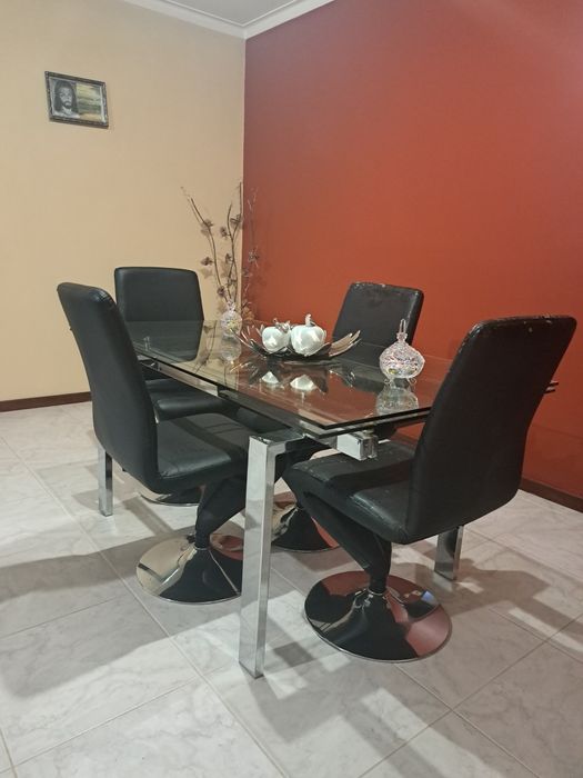 Mesa em vidro c/cadeiras