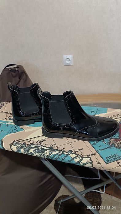 Продам  женские сапожки.