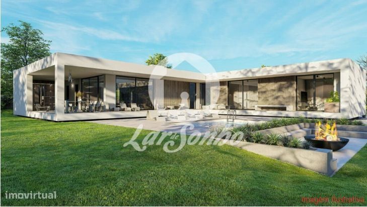 Terreno com 30m frente, para construção de Moradia com 1000m² em Co...