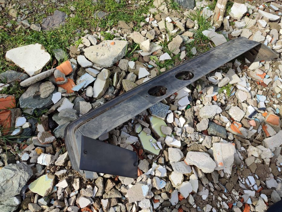 Parachoques traseiro e alcatifas 190