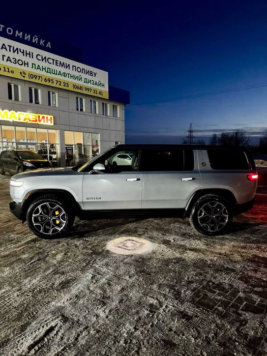 Продам Rivian R1S