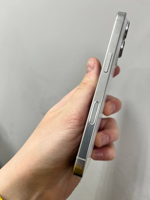 IPhone 16 pro [256] White