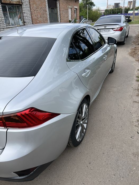 Lexus is 200t 2017