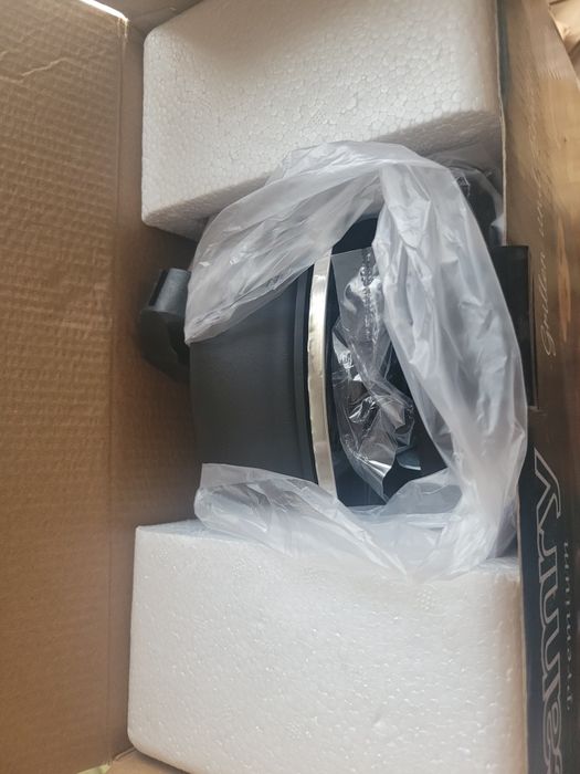 Domowy elektryczny grill raclette.