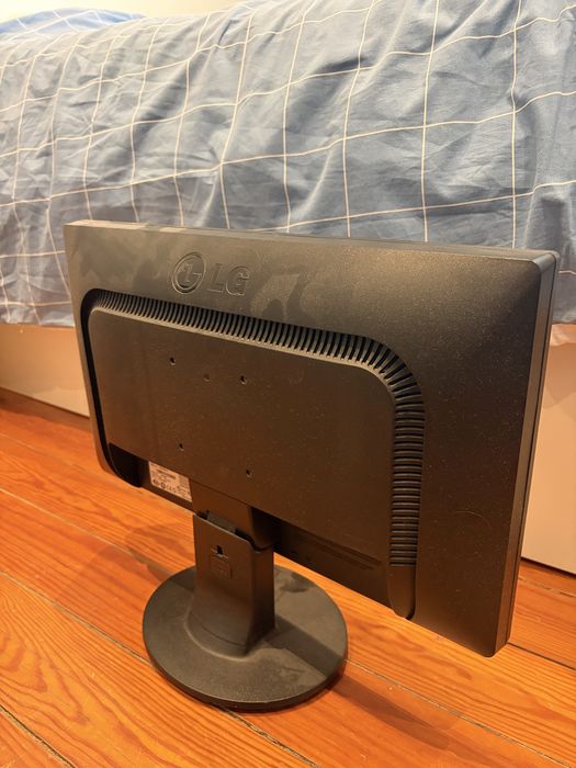 2 Monitores LG 19 polegadas VGA