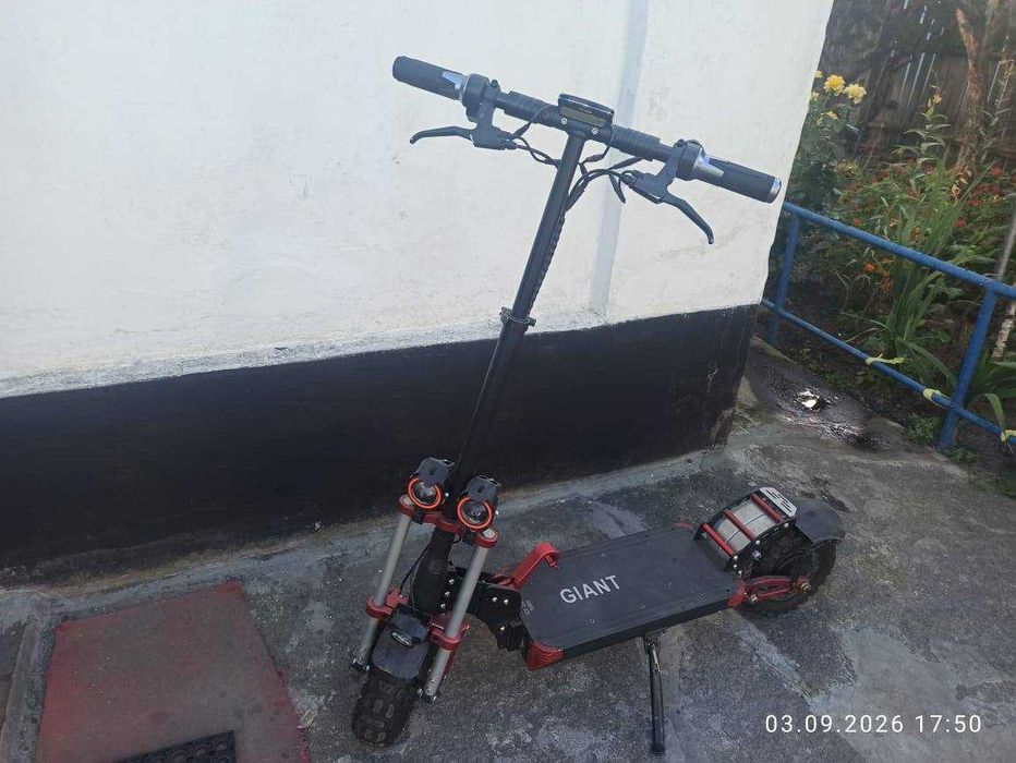Електро самокат Giant Outlander M11