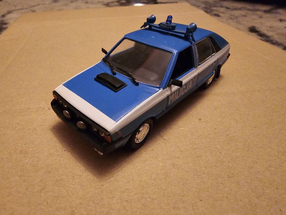 Kultowe auta prl Milicja kpl.