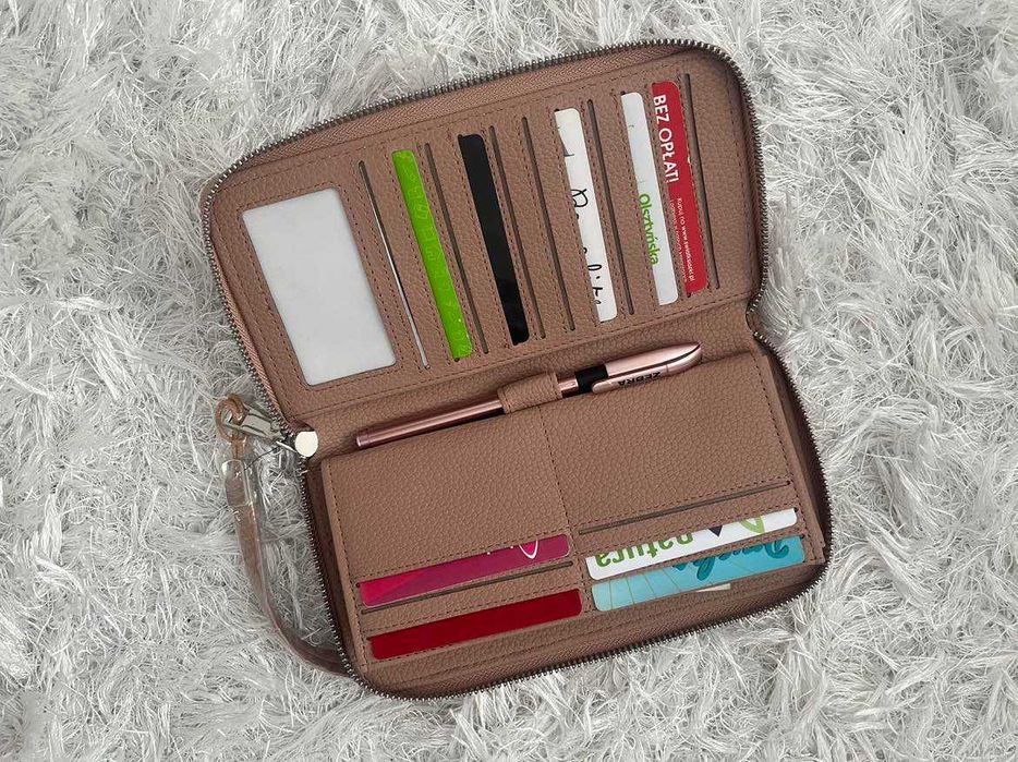 Pojemny portfel brązowy