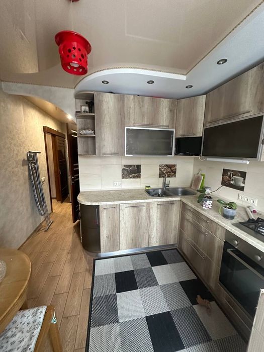 Здам 2-х кімнатну квартиру в довгострокову оренду.