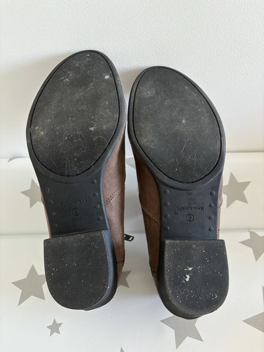 Botins chealsea castanhos em camurça