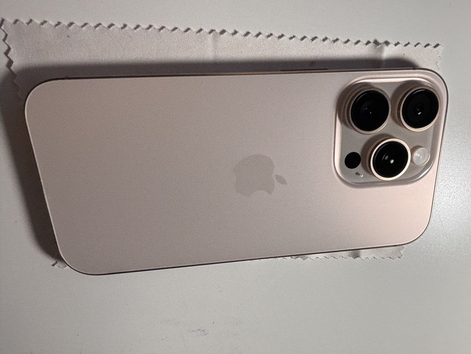Iphone 16 pro 256gb pustynny tytan