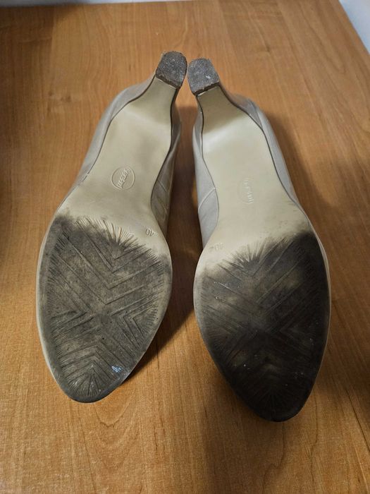 Buty damskie na obcasie 40