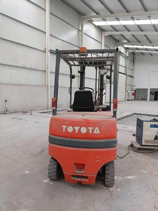 Empilhador elétrico Toyota FBMF 3000 kgs