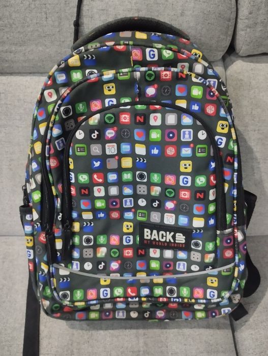 Dwa plecaki w stanie normalnym