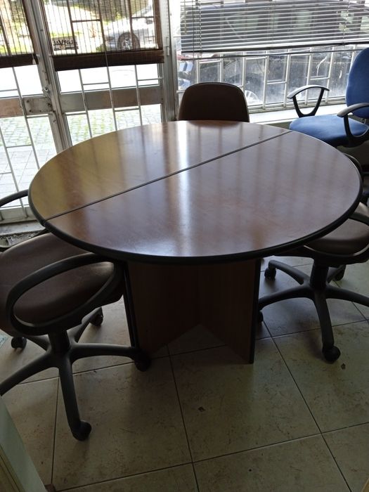 Mesas de reuniões redondas