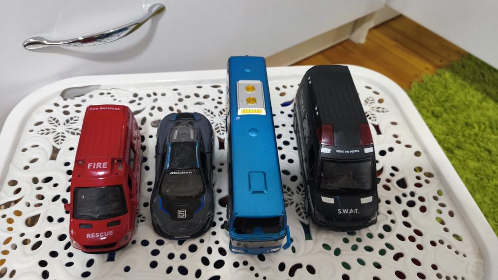 Металева моделька автомобіля машинка