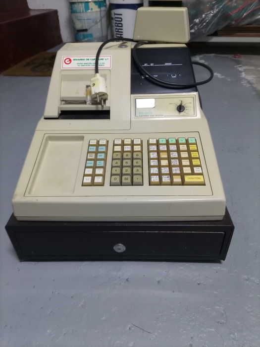 2 Registadoras com gaveta.