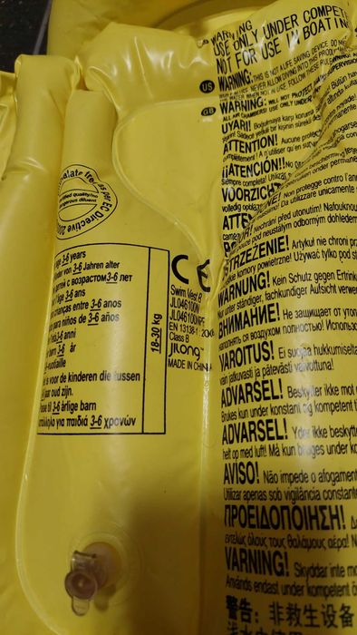 Dmuchana kamizelka ratunkowa+ 2 naramienniki; 18- 30 kg/ 3- 6 lat