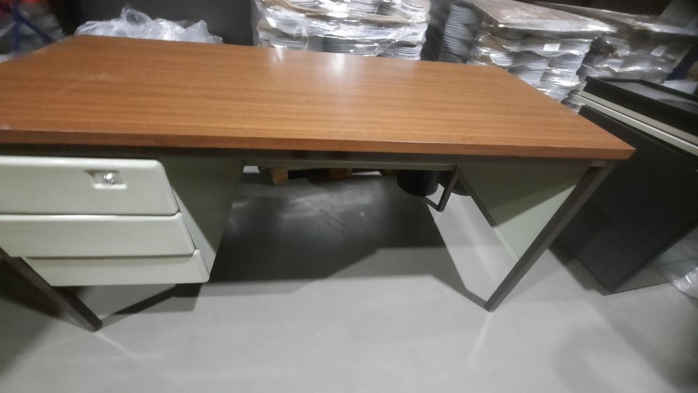 Mobiliário de escritório 5 secretarias 16 armarios lote