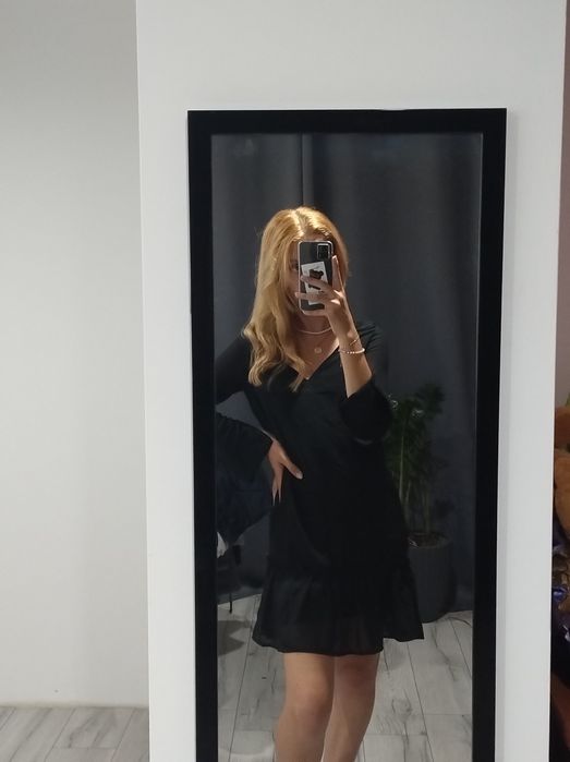 Sukienka luźna czarna falbanki długi rękaw kokardka piękna