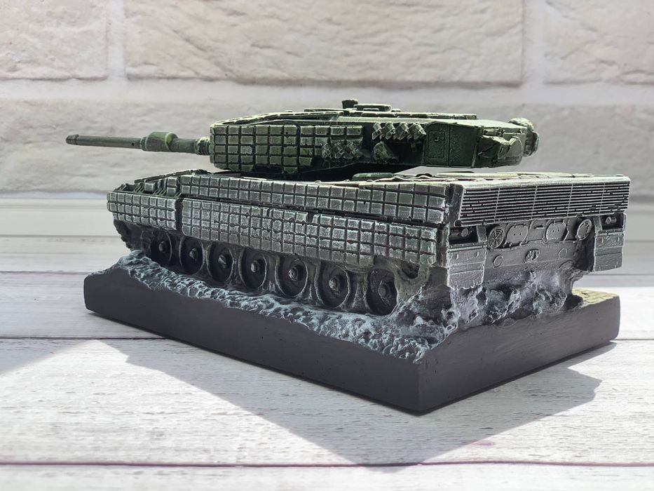Гіпсовий сувенір танк Leopard 2A4