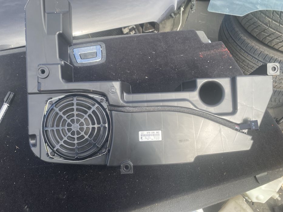 Subwoofer Bose Audi A4B7 A4B8
