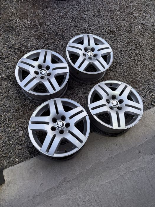 Диски R15 5.100 ET38 цо 57.1 оригінал фабія тоур гольф 4 рапід румстер