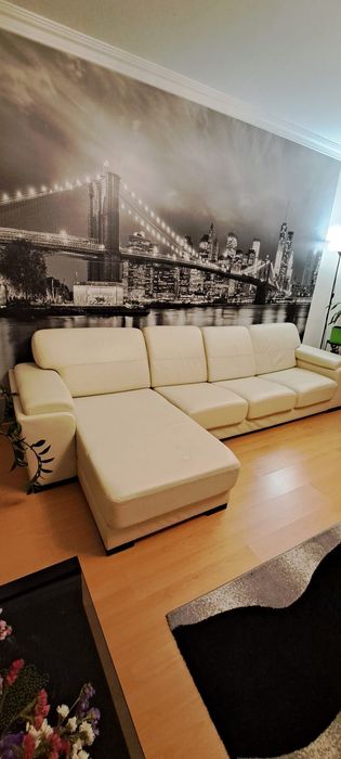 Sofa de canto/chaise longe de pele. Usado.