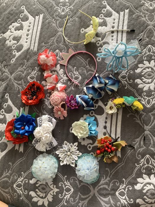 Продам б/у заколки у школу, ціна:200 грн за все